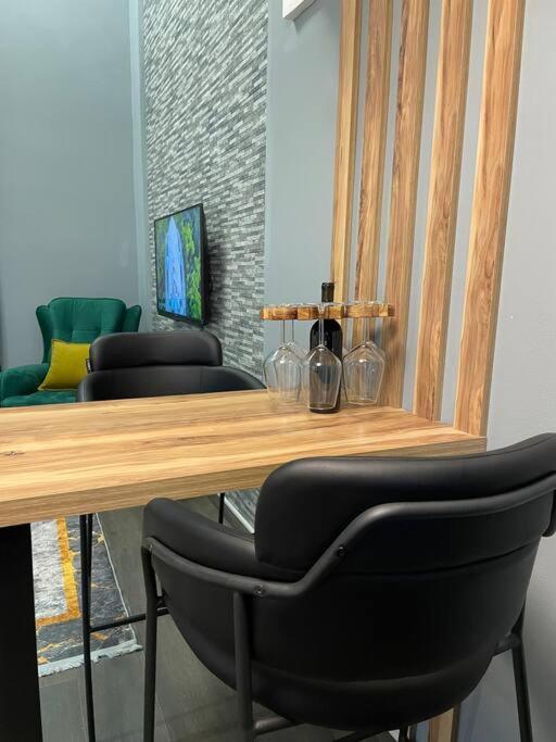 Modern Duplex 207 Near American Embassy Apartment *